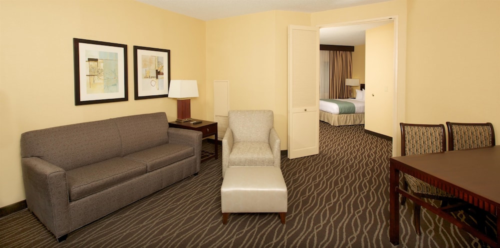 1 Double Mobility/Hearing Accessible Junior Suite2 options