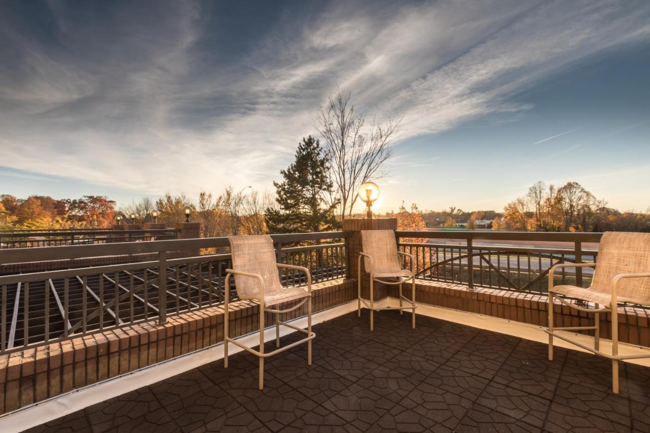 One-Bedroom Suite with Two Queen Beds and Balcony - Non-Smoking