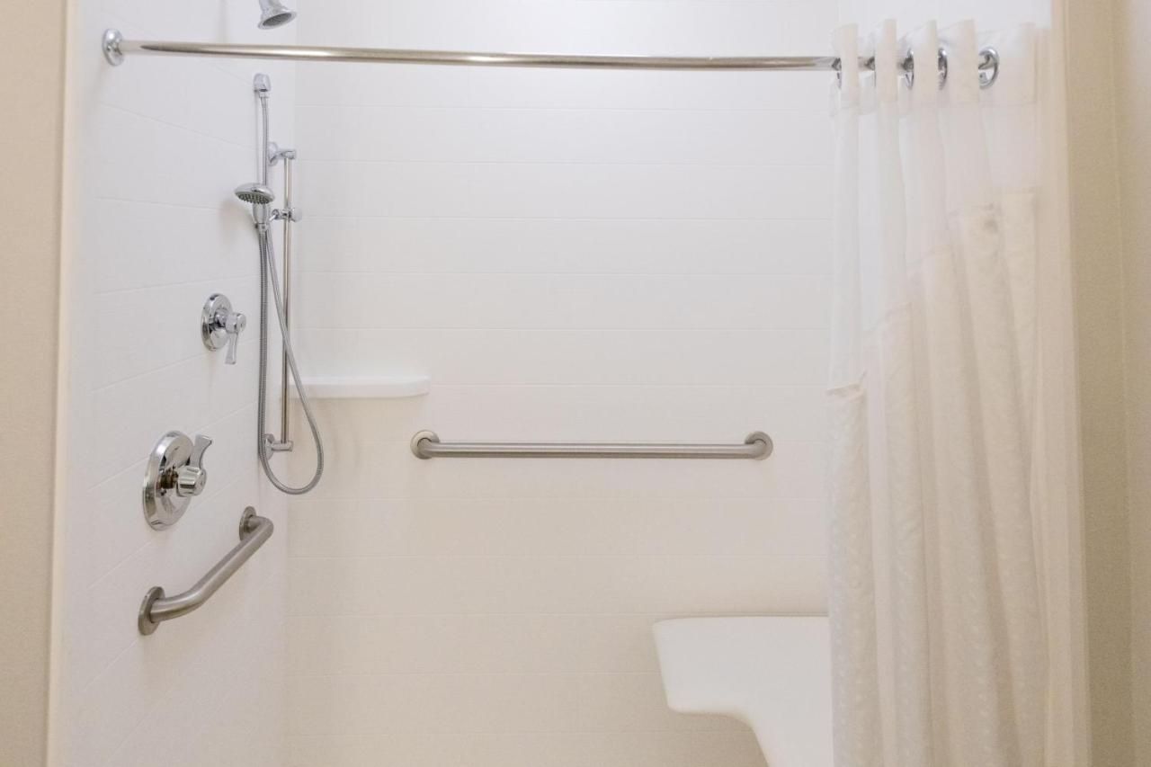 King Suite with Roll-In Shower - Disability Access/ Non-Smoking