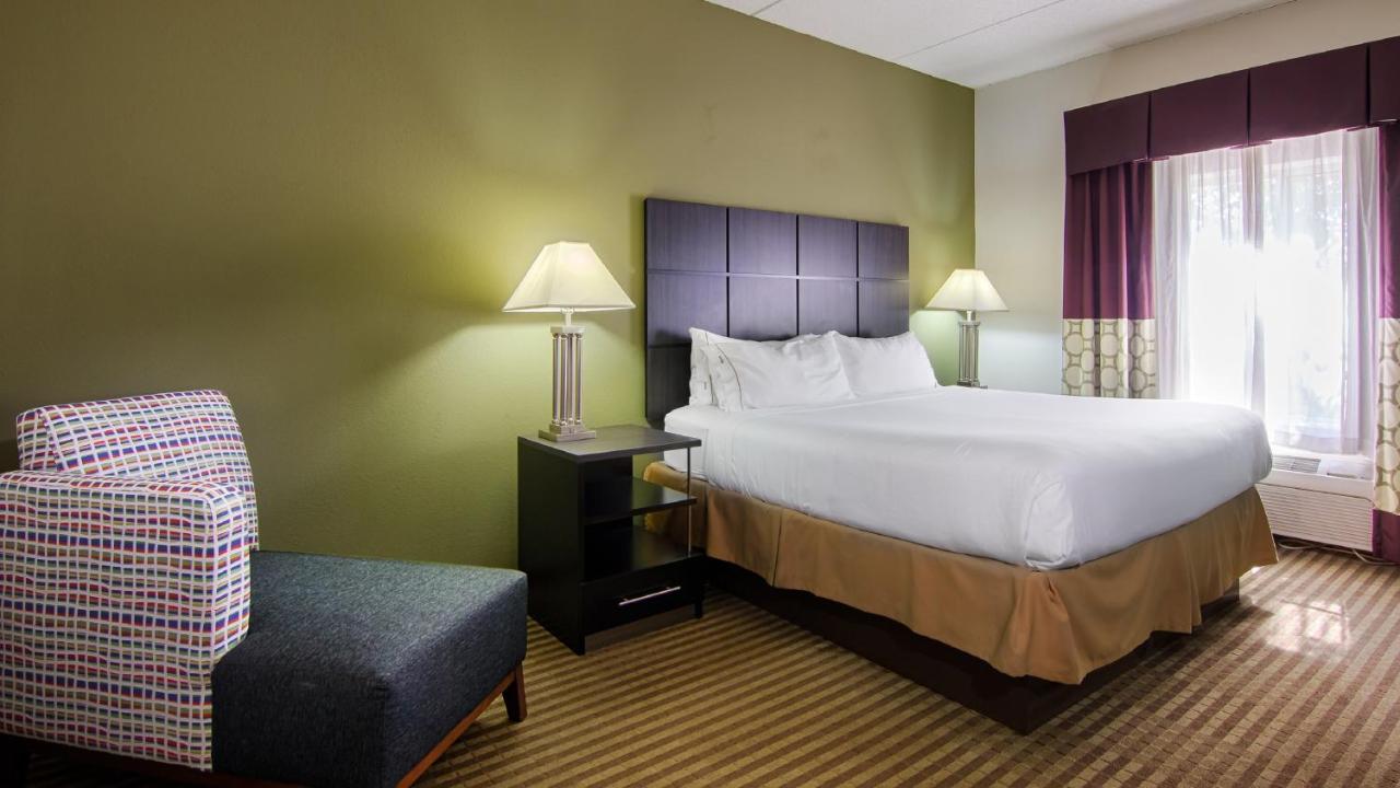 Deluxe King Room - Hearing Accessible 